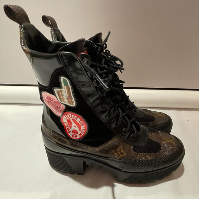ルイヴィトン モノグラムパテントスエードワッペンパッチブーツ 37½ レディースの靴/シューズ(ブーツ)の商品写真