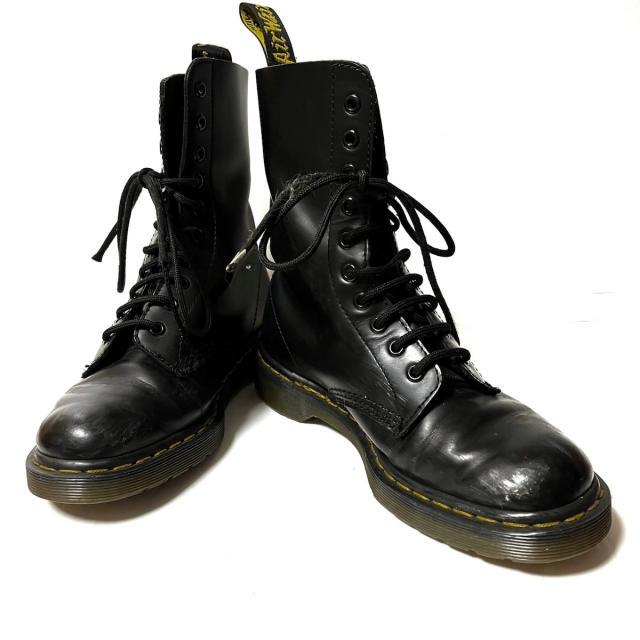 Dr.Martens(ドクターマーチン)のドクターマーチン ショートブーツ 39 - 黒 レディースの靴/シューズ(ブーツ)の商品写真