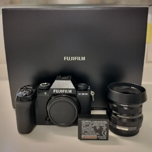 富士フイルム(フジフイルム)のFUJI FILM X-S10 ボディ＋XF35mmF2 R WR　おまけ付き スマホ/家電/カメラのカメラ(ミラーレス一眼)の商品写真