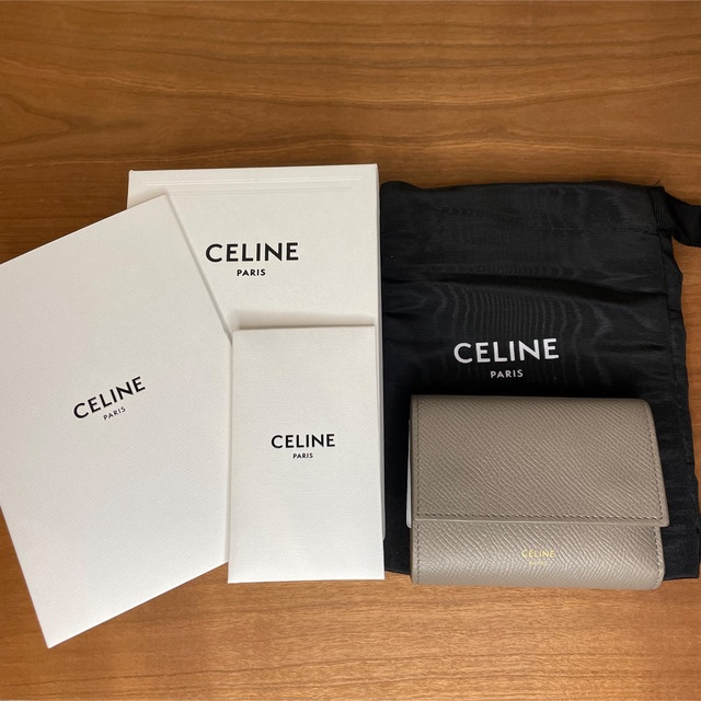 celine(セリーヌ)のCELINE スモールトリフォールドウォレット　ペブル レディースのファッション小物(財布)の商品写真