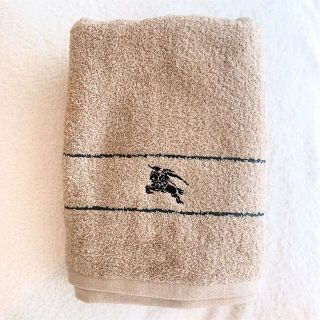 バーバリー(BURBERRY)の【なるは様専用】Burberry バーバリー　バスタオル　大きいタオル　ベージュ(タオル/バス用品)