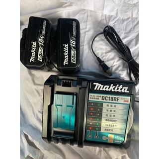 マキタ(Makita)のマキター18Vバッテリー2個　充電器(工具/メンテナンス)