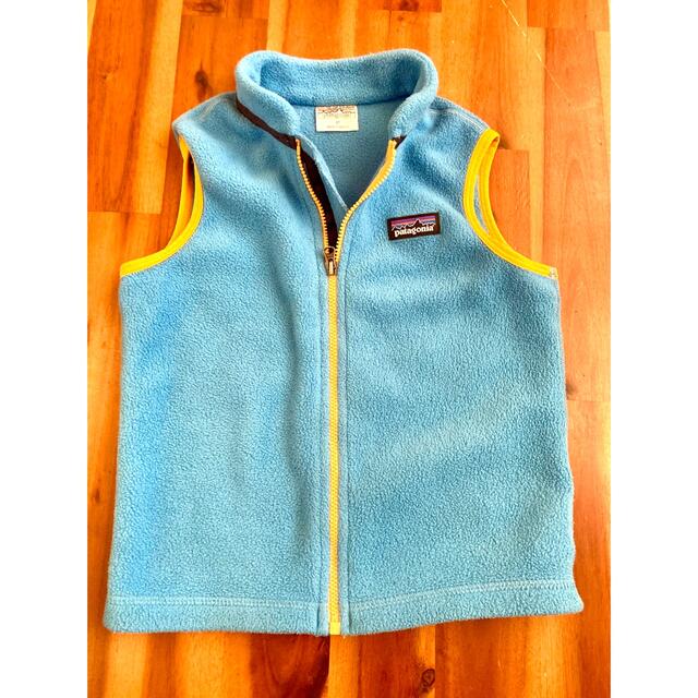 patagonia(パタゴニア)のパタゴニア　フリース　キッズ４T キッズ/ベビー/マタニティのキッズ服男の子用(90cm~)(ジャケット/上着)の商品写真