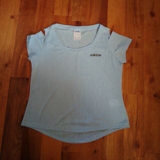 アディダス(adidas)のadidas Tシャツ　水色　スポーツウェア　半袖(Tシャツ(半袖/袖なし))