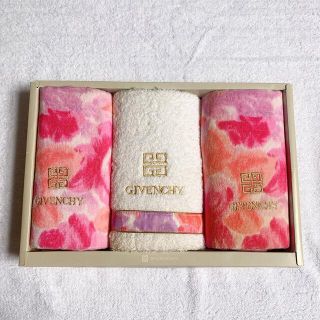 ジバンシィ(GIVENCHY)の【ギフト品】GIVENCY ジバンシー　タオル　3枚セット　白　ピンク(タオル/バス用品)