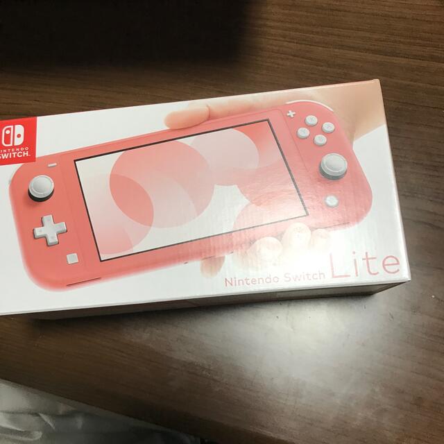 Nintendo Switch(ニンテンドースイッチ)のNintendo Switch NINTENDO SWITCH LITE コーラ エンタメ/ホビーのゲームソフト/ゲーム機本体(家庭用ゲーム機本体)の商品写真