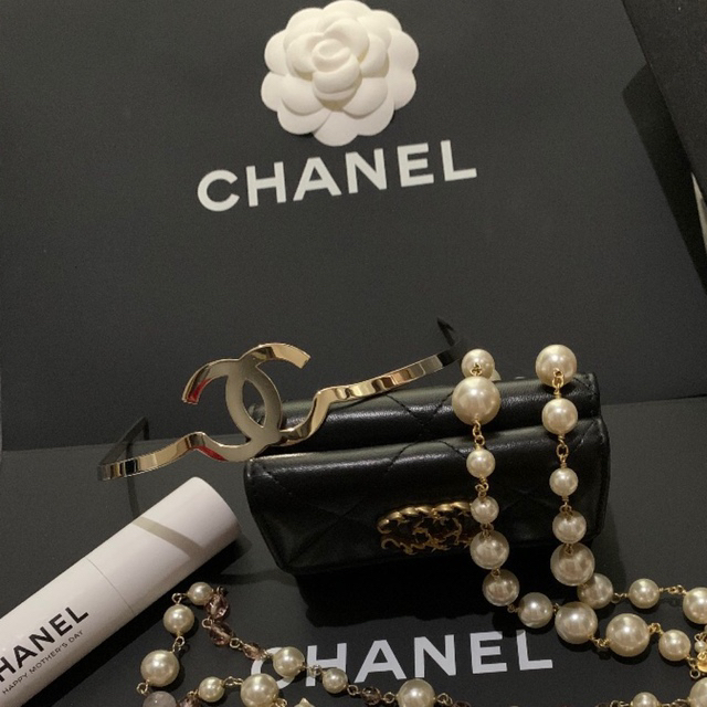 CHANEL(シャネル)の新作新品完売2021’クルーズコレクションCHANELココマークヘッドウェア レディースのヘアアクセサリー(カチューシャ)の商品写真