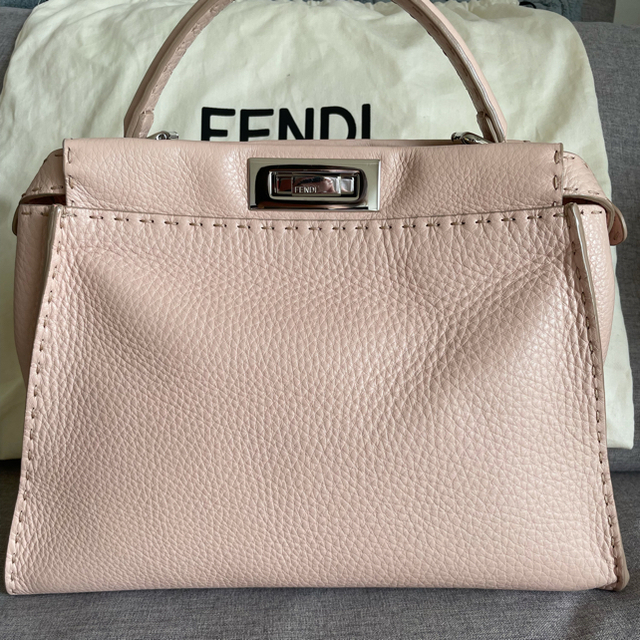 FENDI(フェンディ)のFENDI ピーカブー ミディアム セレリア  レディースのバッグ(ハンドバッグ)の商品写真