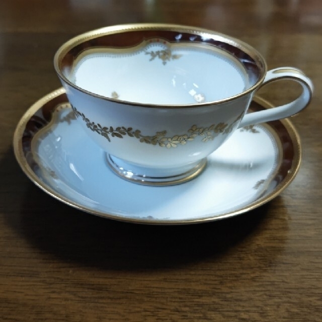 Noritake(ノリタケ)のノリタケ　アクレイム*カップ&ソーサー2客セット+レースウッドゴールドピンク1客 インテリア/住まい/日用品のキッチン/食器(食器)の商品写真