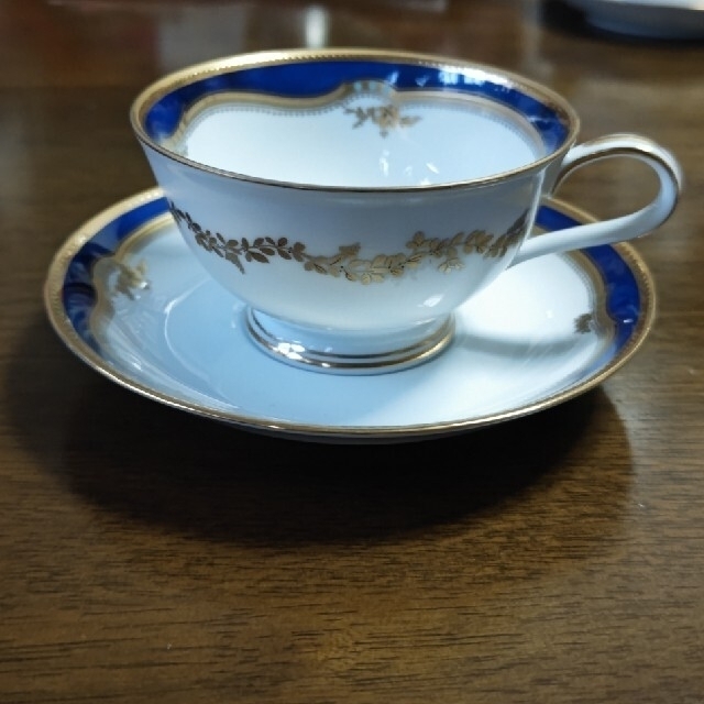 Noritake(ノリタケ)のノリタケ　アクレイム*カップ&ソーサー2客セット+レースウッドゴールドピンク1客 インテリア/住まい/日用品のキッチン/食器(食器)の商品写真