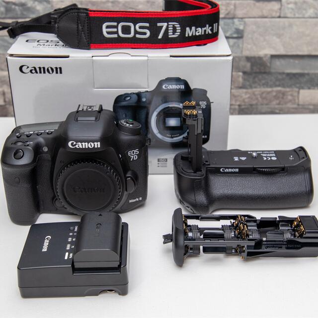 Canon(キヤノン)の【ゆきき様専用】Canon EOS 7D Mark II バッテリーグリップ付 スマホ/家電/カメラのカメラ(デジタル一眼)の商品写真