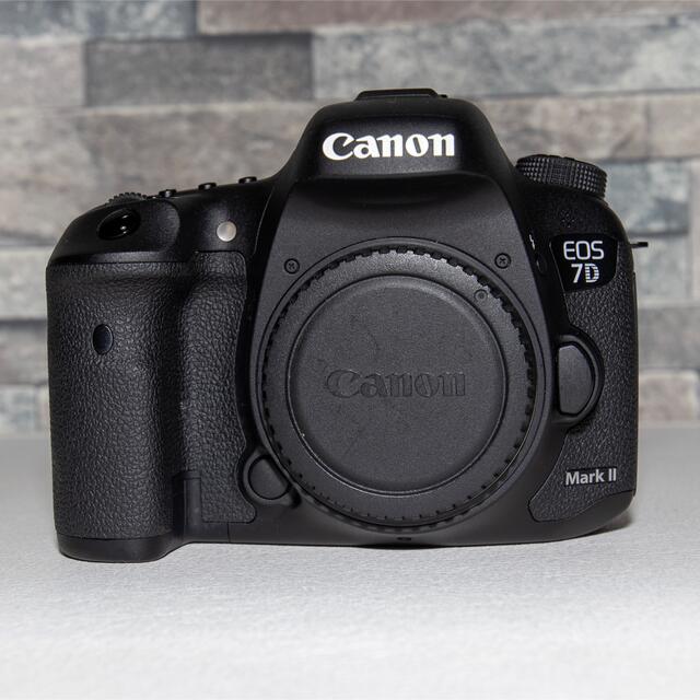 Canon(キヤノン)の【ゆきき様専用】Canon EOS 7D Mark II バッテリーグリップ付 スマホ/家電/カメラのカメラ(デジタル一眼)の商品写真