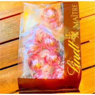 リンツ(Lindt)のLINDOR リンツ　リンドール　さくら　桜　直営店限定　10個入り(菓子/デザート)