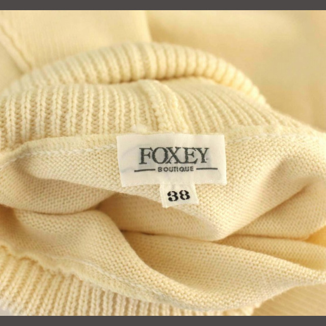 FOXEY(フォクシー)のフォクシー ニット カットソー タートルネック 38 S クリーム色 レディースのトップス(ニット/セーター)の商品写真