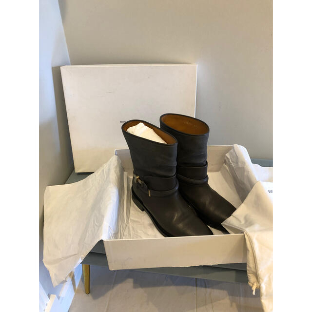 バレンシアガBALENCIAGA ベルテッド ショートブーツ WEB限定カラー