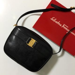 サルヴァトーレフェラガモ(Salvatore Ferragamo)のレア♡美品♡フェラガモ♡ヴァラ♡リザード(ショルダーバッグ)