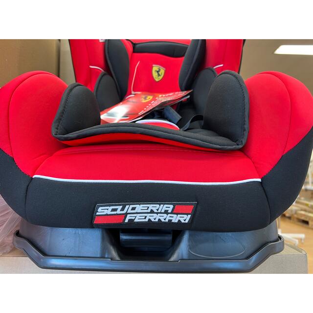 Ferrari(フェラーリ)のチャイルドシート フェラーリ タイプ 505 ロッソ キッズ/ベビー/マタニティの外出/移動用品(自動車用チャイルドシート本体)の商品写真