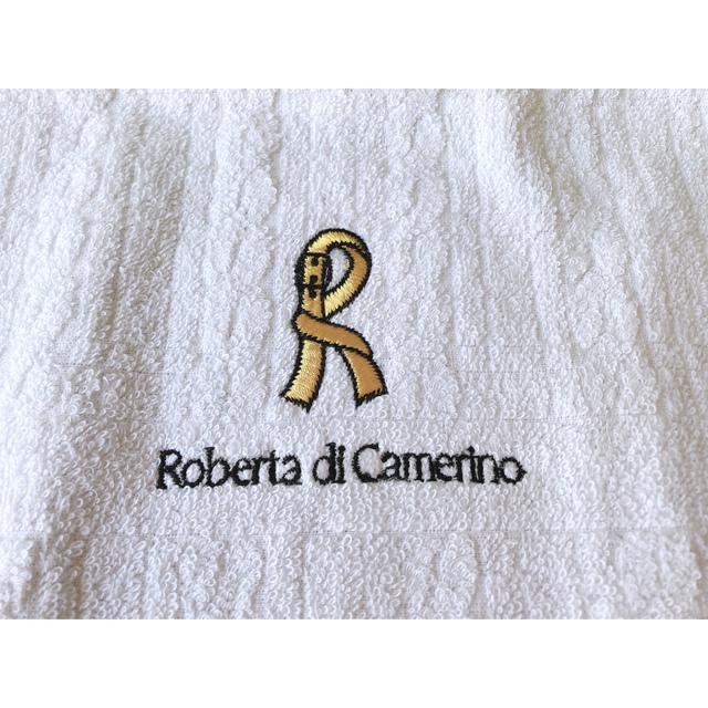 ROBERTA DI CAMERINO(ロベルタディカメリーノ)の新品タグ付き ロベルタディカメリーノ タオルハンカチ レディースのファッション小物(ハンカチ)の商品写真