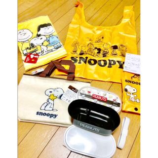 スヌーピー(SNOOPY)の新品未使用❗️SNOOPY ランチBOX・保冷温バッグ・タオル 4点セット❗️(弁当用品)