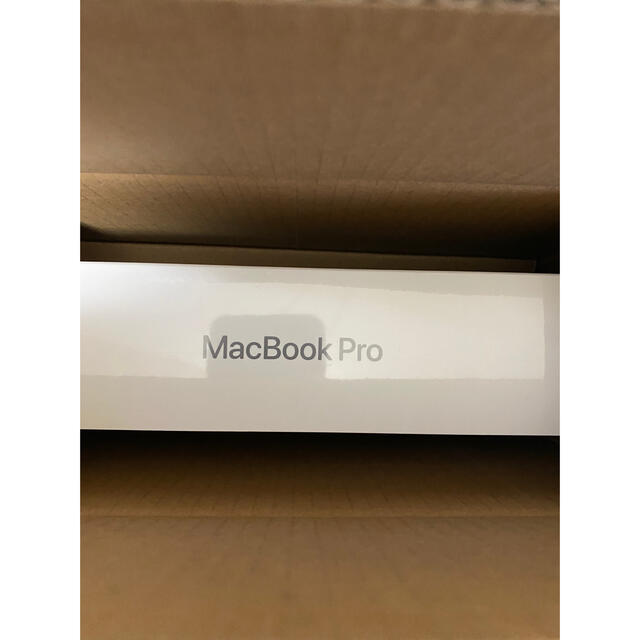 Apple(アップル)のMacBook pro 13インチ　スペースグレイ　新品 スマホ/家電/カメラのPC/タブレット(ノートPC)の商品写真