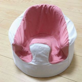 バンボ(Bumbo)の✨激安✨新品　未使用✨　バンボ　赤　ベビーチェア　手作りカバー付(その他)