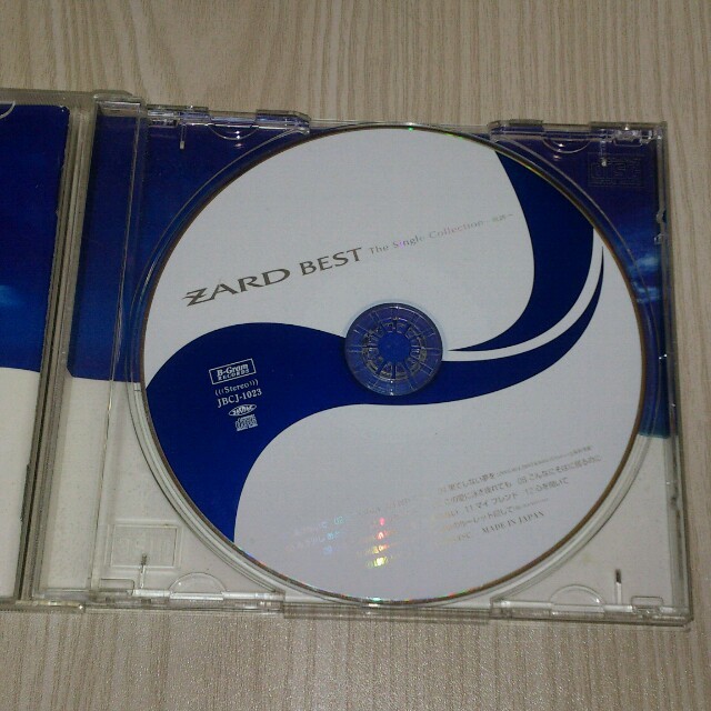 ZARD BEST The Single Collection 軌跡 ベスト エンタメ/ホビーのCD(ポップス/ロック(邦楽))の商品写真