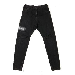 ユリウス(JULIUS)のJulius 18AW ダメージ加工　裾ジップ　デニム　パンツ　SAMPLE品(デニム/ジーンズ)