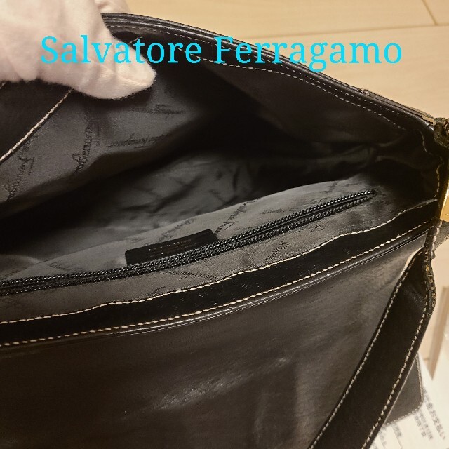 Salvatore Ferragamo(サルヴァトーレフェラガモ)のサラヴトーレフェラガモ ガンチーニ ショルダー バック レディースのバッグ(ショルダーバッグ)の商品写真