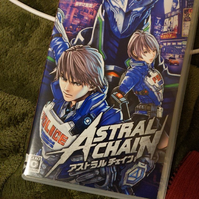 2ASTRAL CHAIN（アストラルチェイン） Switch エンタメ/ホビーのゲームソフト/ゲーム機本体(家庭用ゲームソフト)の商品写真