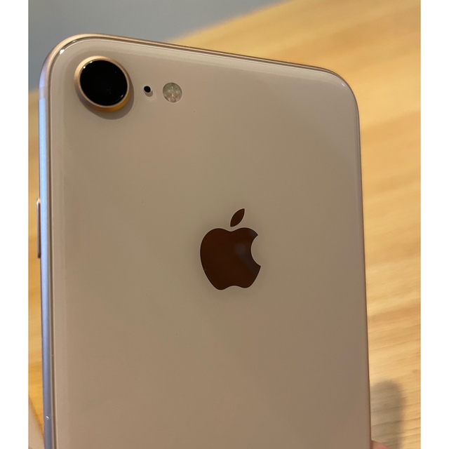 iPhone(アイフォーン)のiPhone 8 Gold 64GB SIMフリー【美品】 スマホ/家電/カメラのスマートフォン/携帯電話(スマートフォン本体)の商品写真