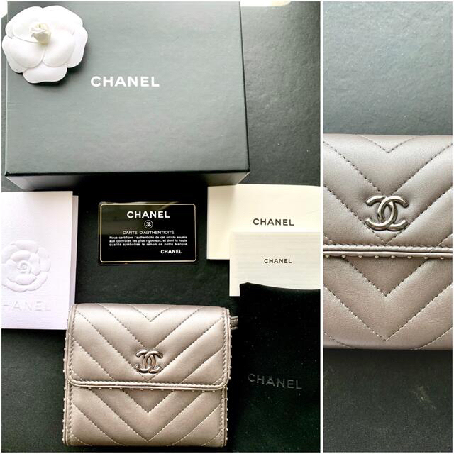 CHANEL(シャネル)の◆新品同様◆CHANEL◆シャネル 三つ折り財布 スタッズ シルバー ラムスキン レディースのファッション小物(財布)の商品写真