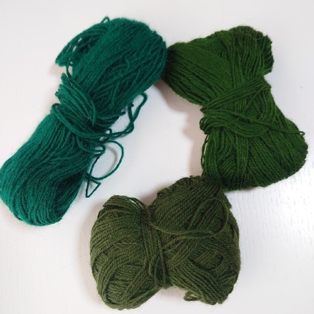 毛糸セット  深緑系 ハンドメイドの素材/材料(生地/糸)の商品写真