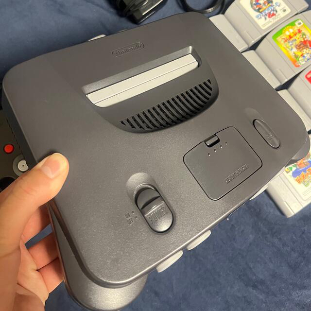 NINTENDO 64(ニンテンドウ64)の本体美品　任天堂64 本体　ソフトセット　ロクヨン　箱付き エンタメ/ホビーのゲームソフト/ゲーム機本体(家庭用ゲーム機本体)の商品写真