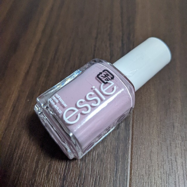 Essie(エッシー)のエッシー　ネイルポリッシュ　305　新品　未使用　未開封 コスメ/美容のネイル(マニキュア)の商品写真