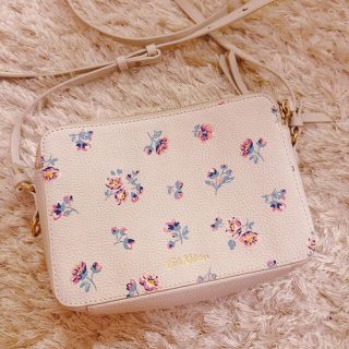 キャスキッドソン(Cath Kidston)のCath Kidston レザーミニバッグ　フラワーホワイト♡(ショルダーバッグ)