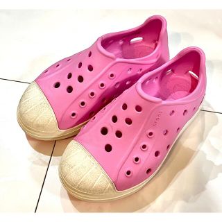 クロックス(crocs)のクロックス　crocs ピンクサンダル　シューズ　子供靴(サンダル)