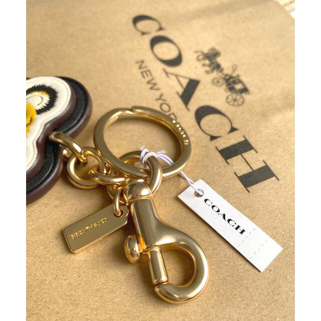 COACH(コーチ)のCOACHコーチ♡寅年限定 タイガーバックチャーム　新品未使用品 レディースのファッション小物(キーホルダー)の商品写真