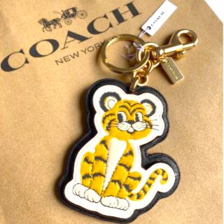 コーチ(COACH)のCOACHコーチ♡寅年限定 タイガーバックチャーム　新品未使用品(キーホルダー)