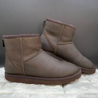 ugg  クラシックミニデコ　スムースレザーBK/WH