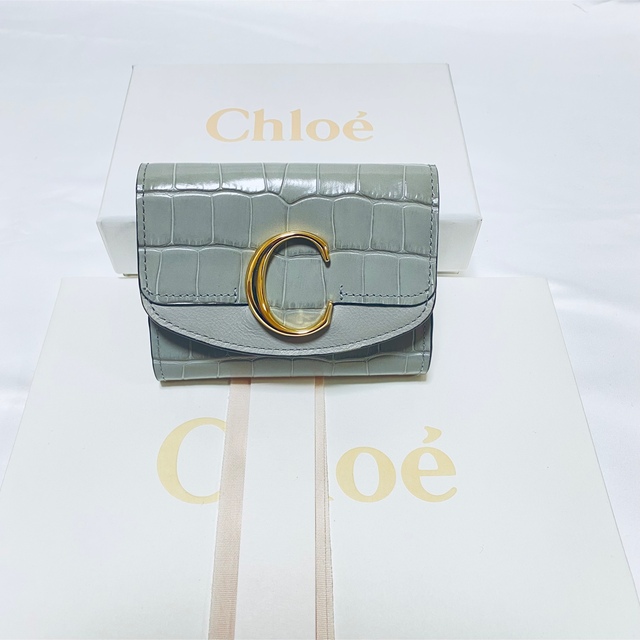 Chloe(クロエ)の【新品】 Chloe クロエ　クロコ型押し　レザー 三つ折り財布　グレー レディースのファッション小物(財布)の商品写真