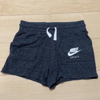 ナイキ(NIKE)のNIKE ショートパンツ　グレー？黒？　size140or150(パンツ/スパッツ)