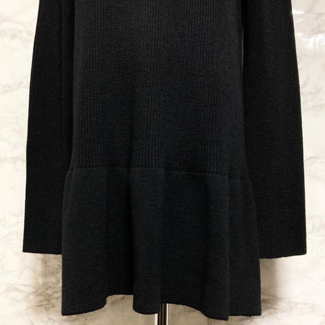 RED VALENTINO(レッドヴァレンティノ)の【極美品 18AW】RED VALENTINO ボール装飾Vウールフレアニット レディースのトップス(ニット/セーター)の商品写真