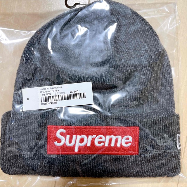 Supreme(シュプリーム)のSupreme New Era Box Logo Beanie charcoal メンズの帽子(ニット帽/ビーニー)の商品写真