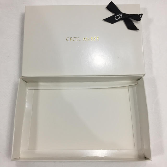 CECIL McBEE(セシルマクビー)のセシルマクビー カードケース エナメル 新品 未使用  レディースのファッション小物(名刺入れ/定期入れ)の商品写真