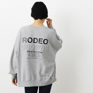 ロデオクラウンズワイドボウル(RODEO CROWNS WIDE BOWL)の新品Tグレー エンボスロゴスウェット(トレーナー/スウェット)