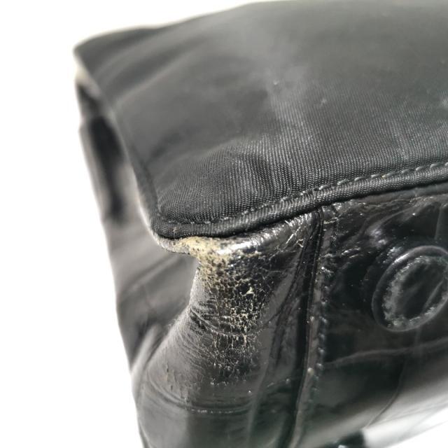 PRADA(プラダ)のプラダ ハンドバッグ - 黒 型押し加工 レディースのバッグ(ハンドバッグ)の商品写真