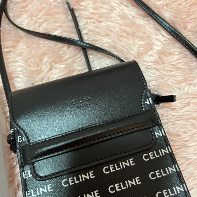セリーヌ フラップ付きモバイルポーチ / CELINEプリント入り