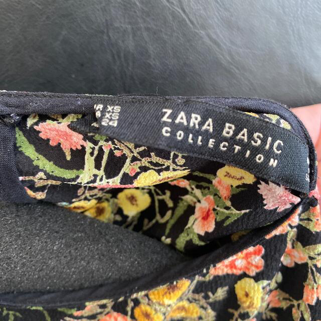 ZARA(ザラ)のZARA 春　フリルブラウス　XSサイズ レディースのトップス(シャツ/ブラウス(長袖/七分))の商品写真