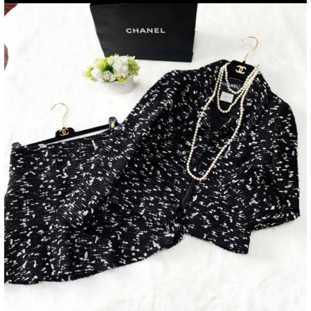 CHANEL(シャネル)のCHANELツイード　セットアップ　スーツ美品 レディースのフォーマル/ドレス(スーツ)の商品写真