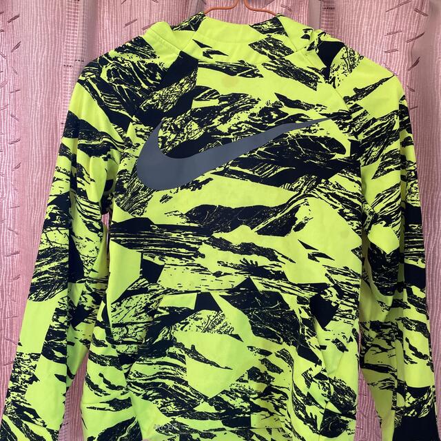 NIKE(ナイキ)のナイキパーカー キッズ/ベビー/マタニティのキッズ服男の子用(90cm~)(その他)の商品写真